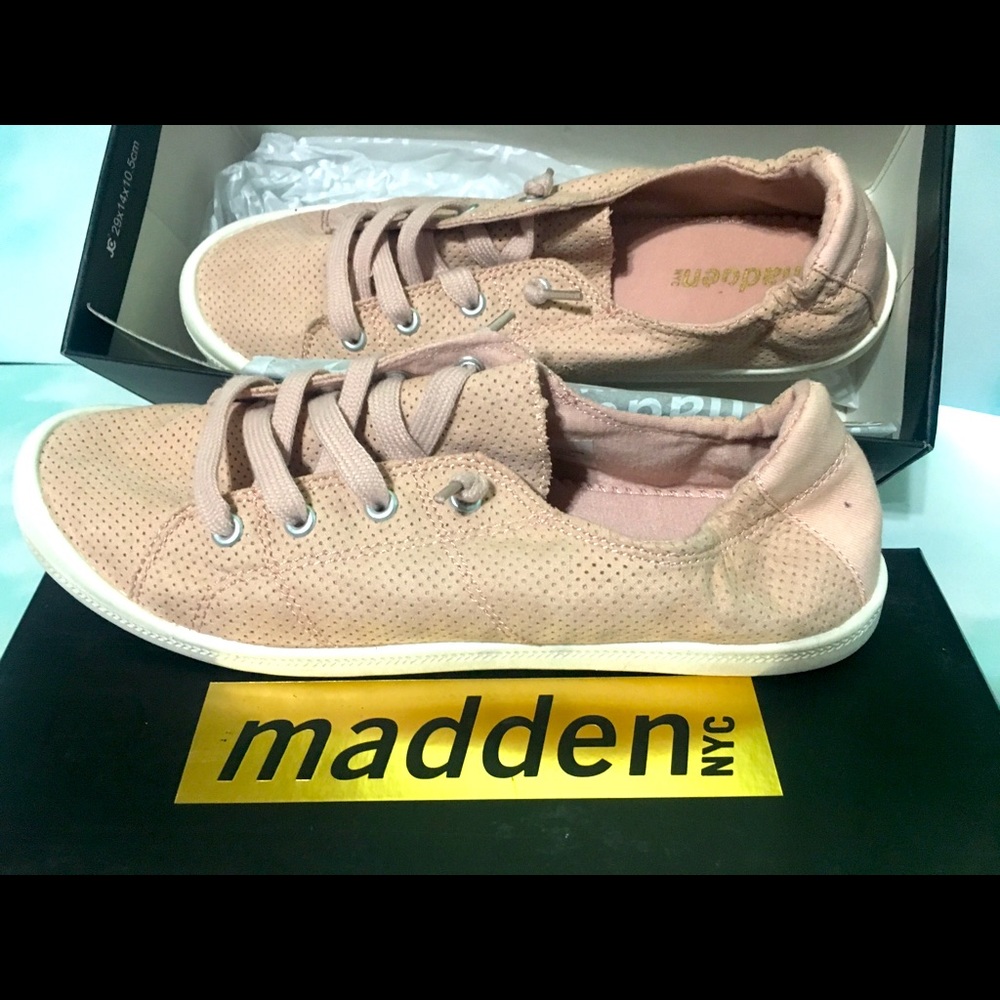 MADDEN NYC BLUSH Sneakers Lightweight /Box 9.5 NWT